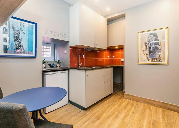 Typical Mouraria By Hosty